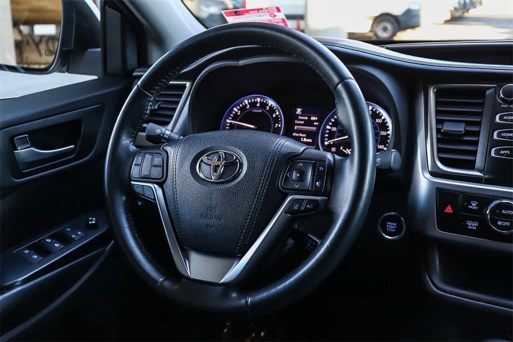 Thumbnail: 2017 Toyota Highlander - 14