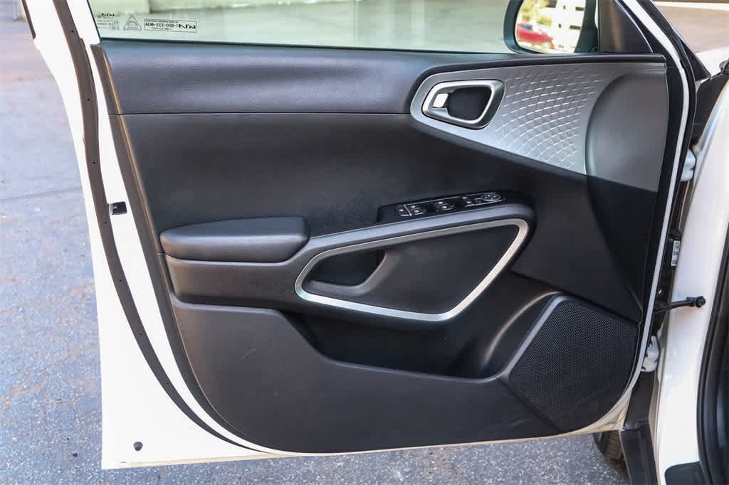 2023 Kia Soul LX 21