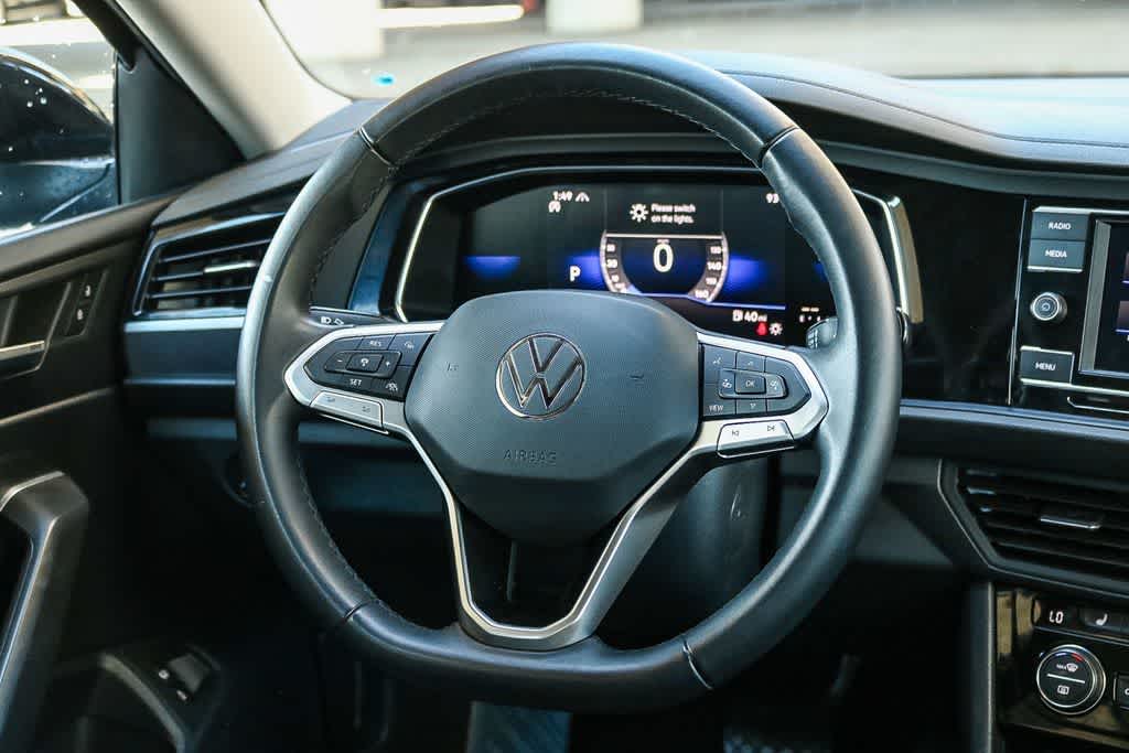 Thumbnail: 2024 Volkswagen Jetta - 16