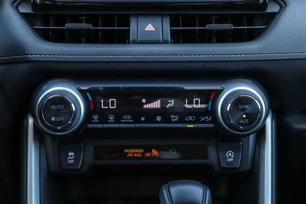 Thumbnail: 2021 Toyota RAV4 - 12