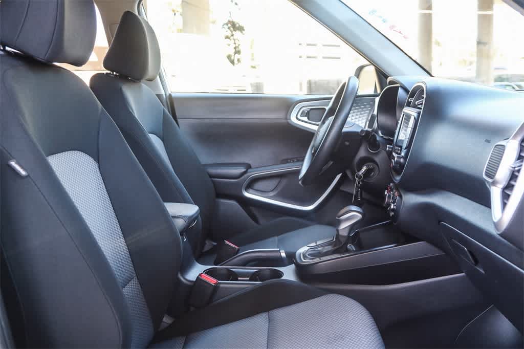 2023 Kia Soul LX 16