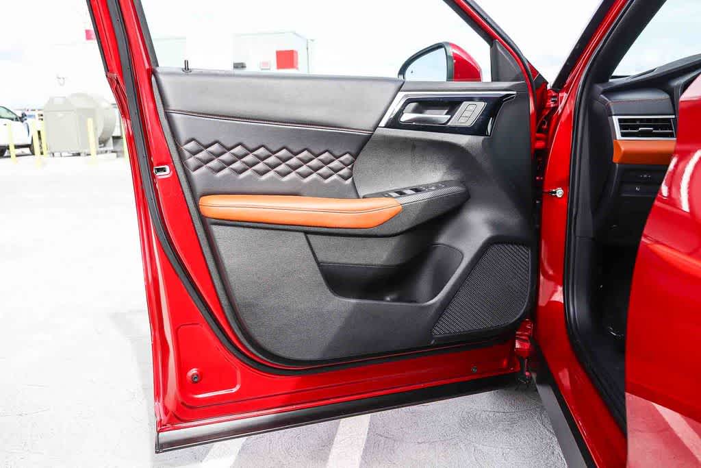 Thumbnail: 2023 Mitsubishi Outlander - 24