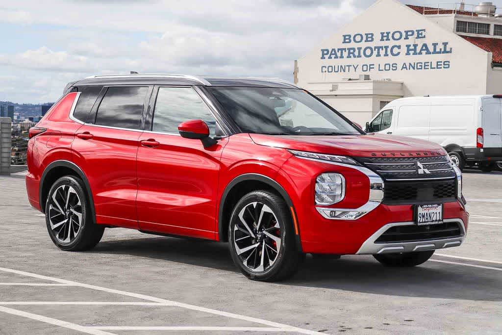 Thumbnail: 2023 Mitsubishi Outlander - 3