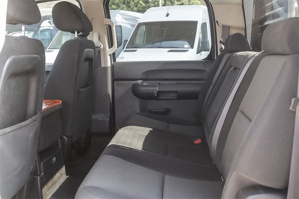 Thumbnail: 2011 GMC Sierra 3500 - 19
