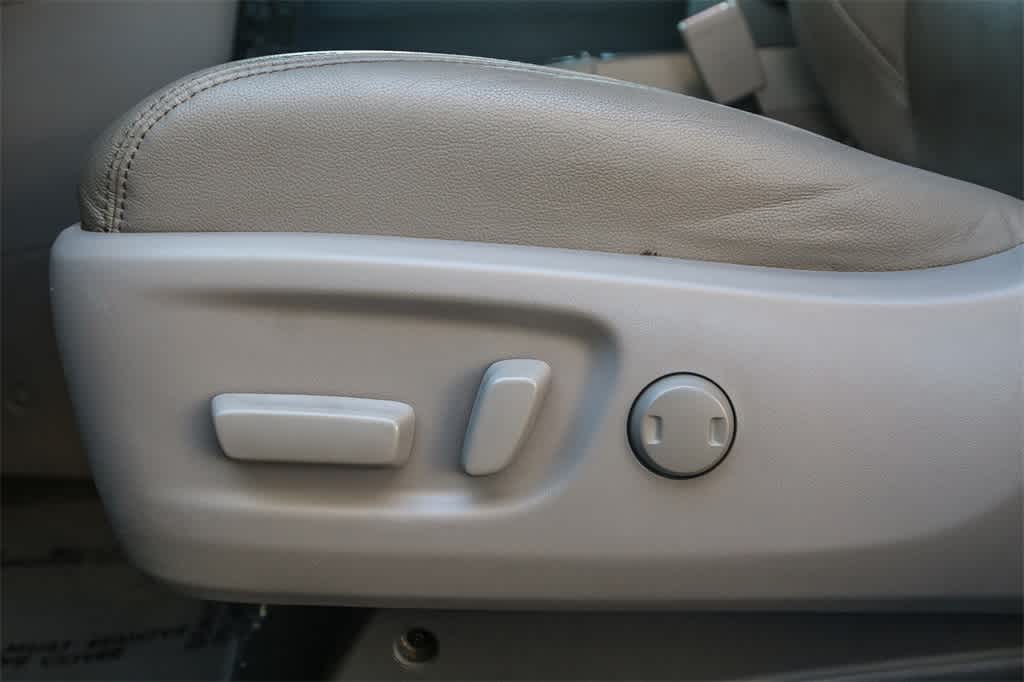 Thumbnail: 2020 Toyota Sienna - 22