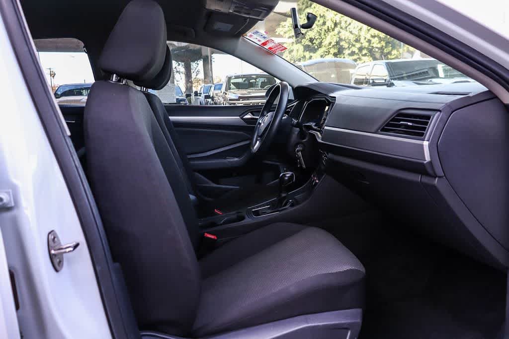 Thumbnail: 2021 Volkswagen Jetta - 17