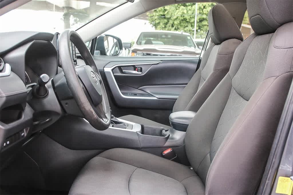 2022 Toyota RAV4 XLE 18