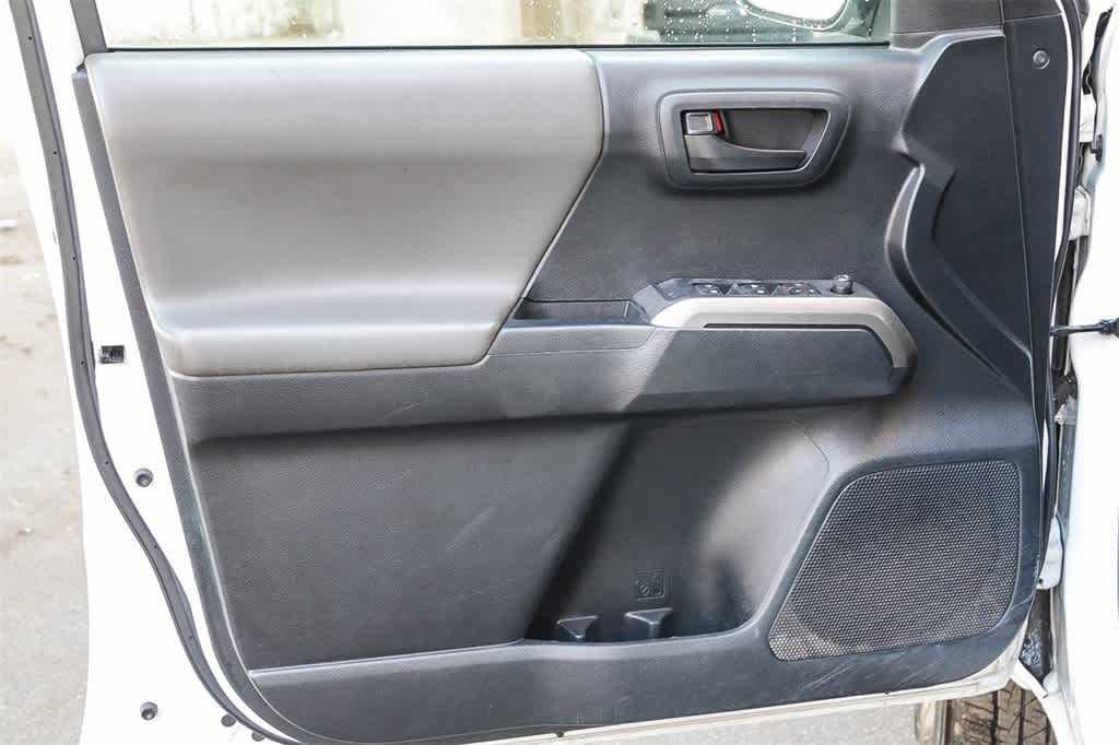 Thumbnail: 2019 Toyota Tacoma - 20