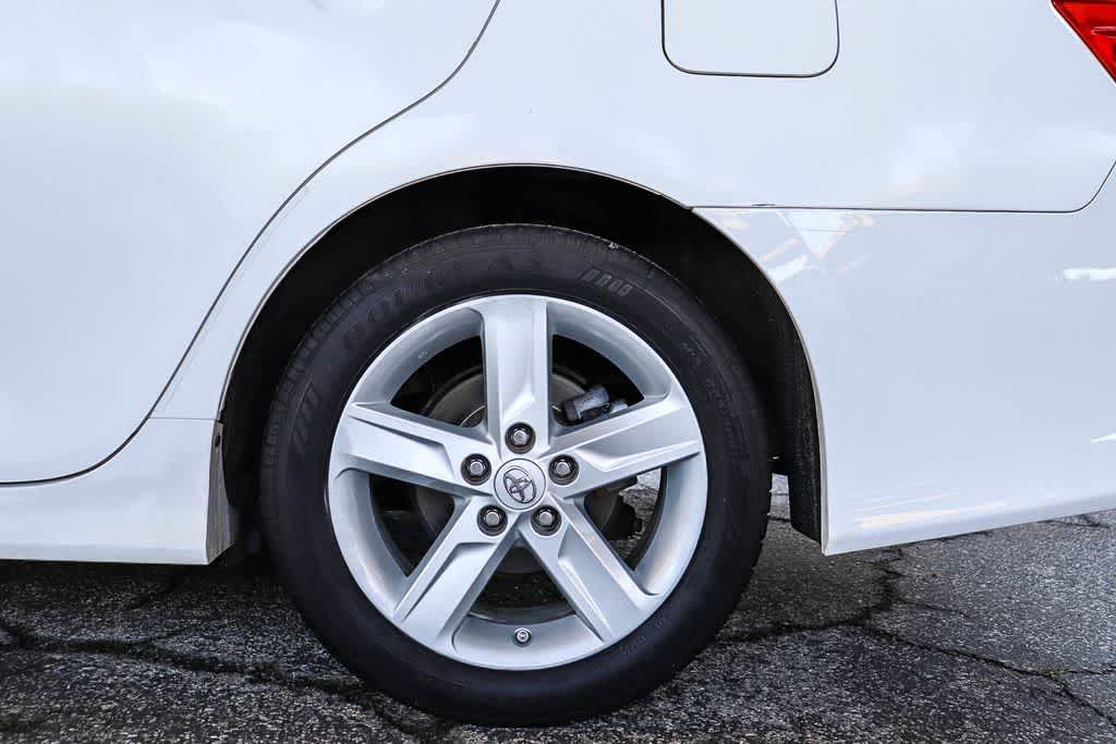 Thumbnail: 2013 Toyota Camry - 10