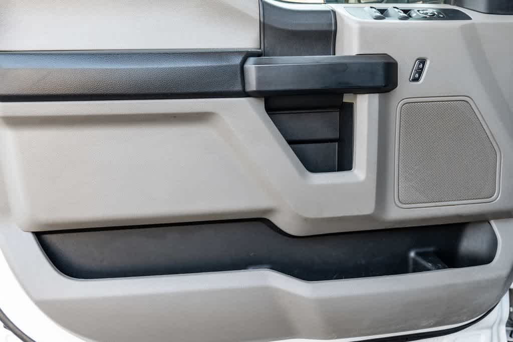 2020 Ford F-350 Super Duty Chassis Cab XL - Photo 24