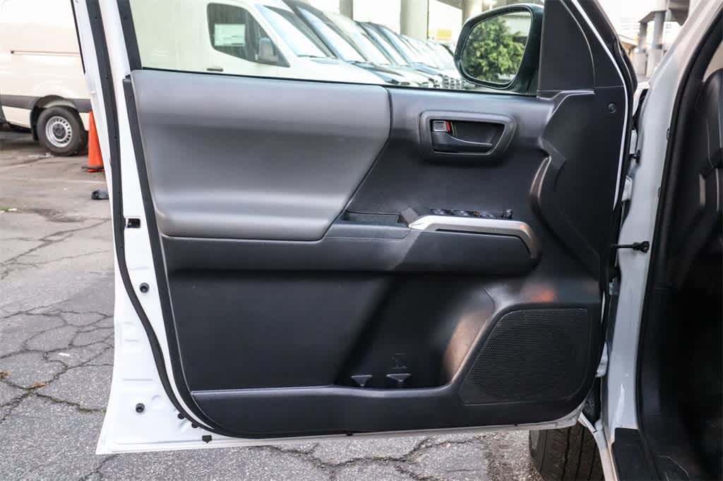 Thumbnail: 2022 Toyota Tacoma - 22