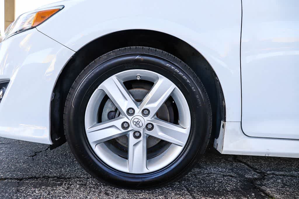 Thumbnail: 2013 Toyota Camry - 11