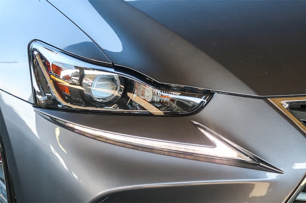 Thumbnail: 2018 Lexus IS - 4