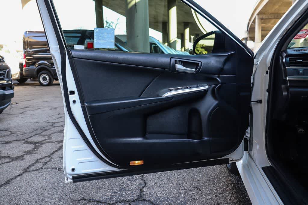 Thumbnail: 2013 Toyota Camry - 20