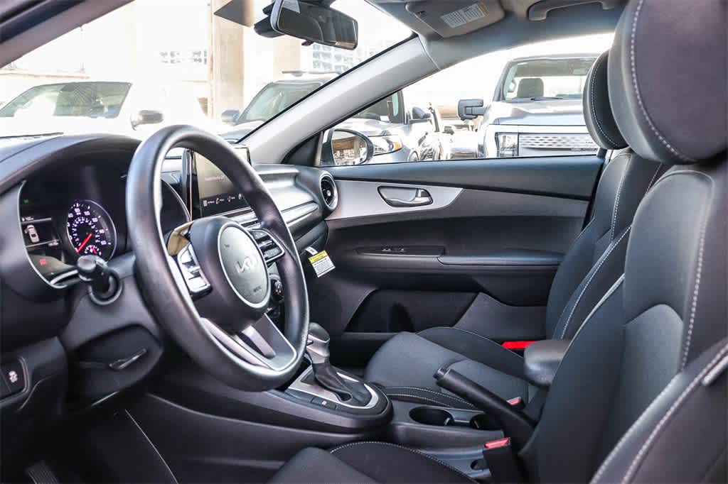 Thumbnail: 2023 Kia Forte - 18