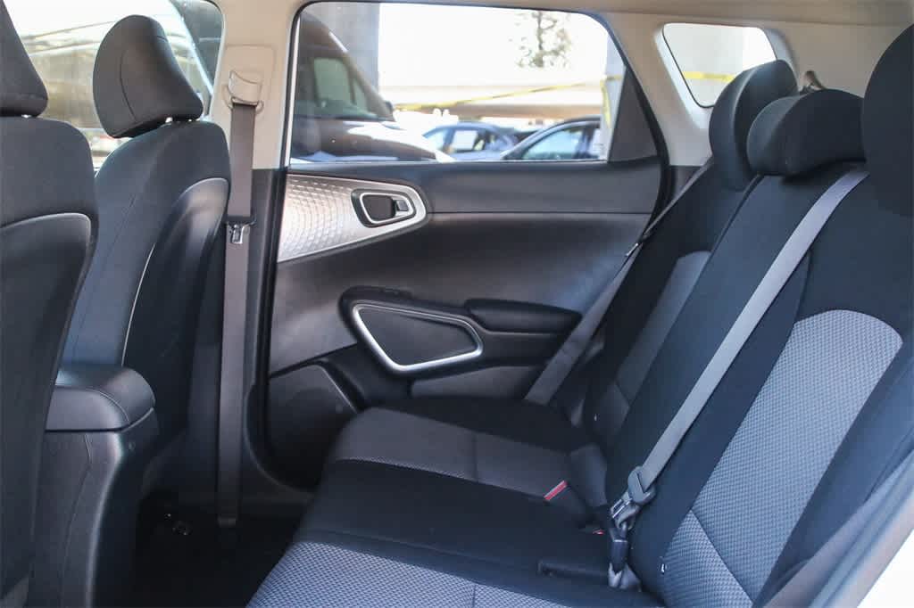 2023 Kia Soul LX 18