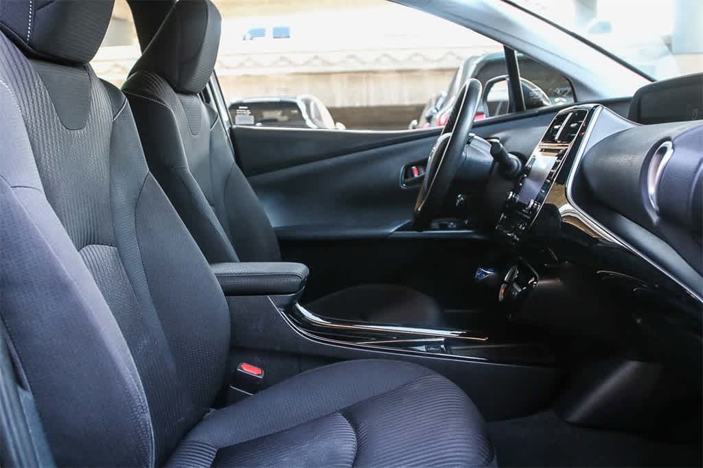 Thumbnail: 2021 Toyota Prius Prime - 16