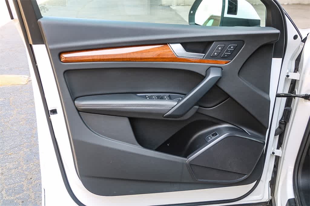 2022 Audi Q5 e Premium Plus 24