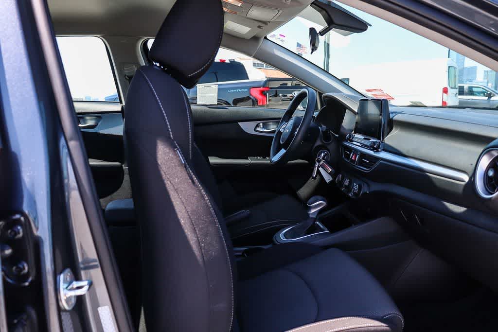 Thumbnail: 2023 Kia Forte - 15
