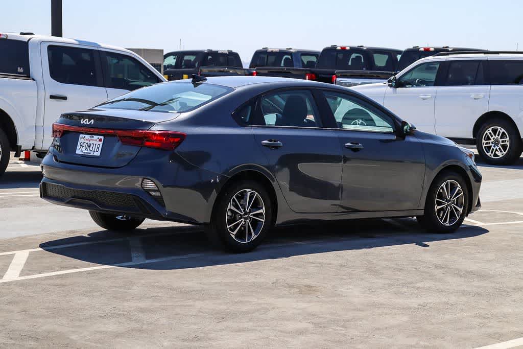 Thumbnail: 2023 Kia Forte - 3