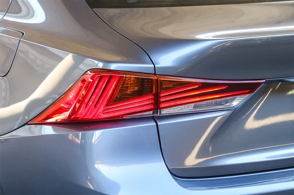 Thumbnail: 2018 Lexus IS - 9