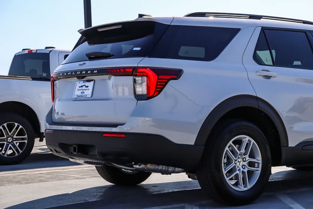 Thumbnail: 2026 Ford Explorer - 9