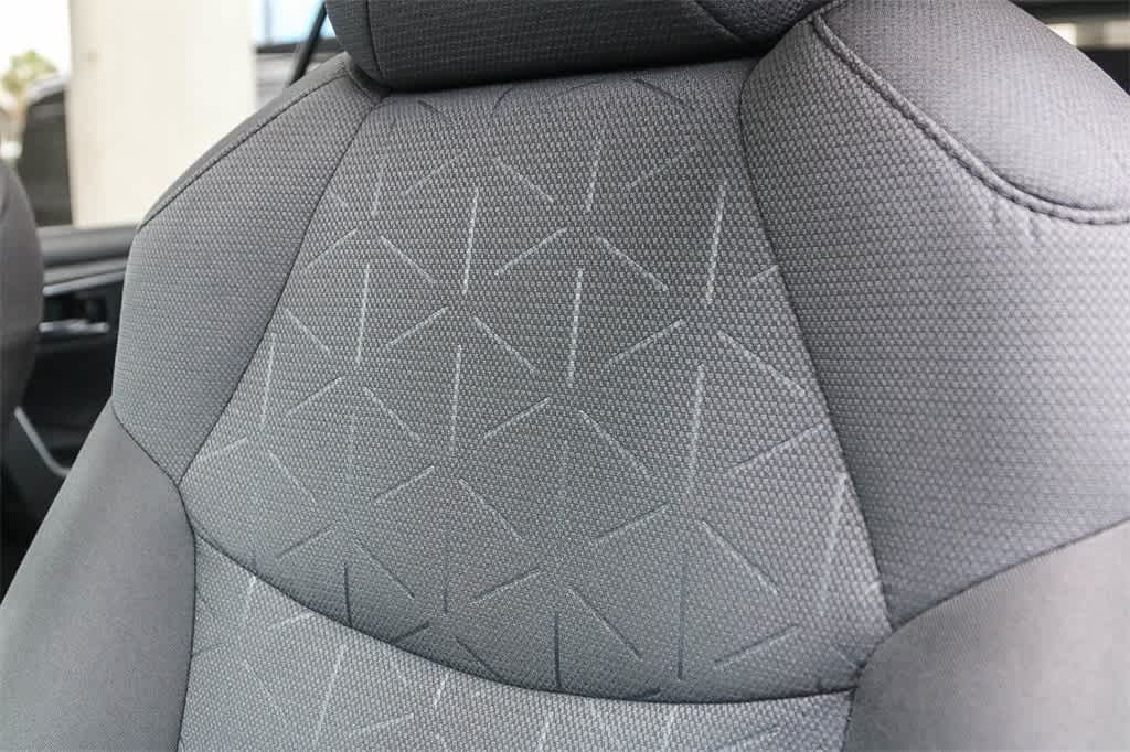 2022 Toyota RAV4 XLE 26