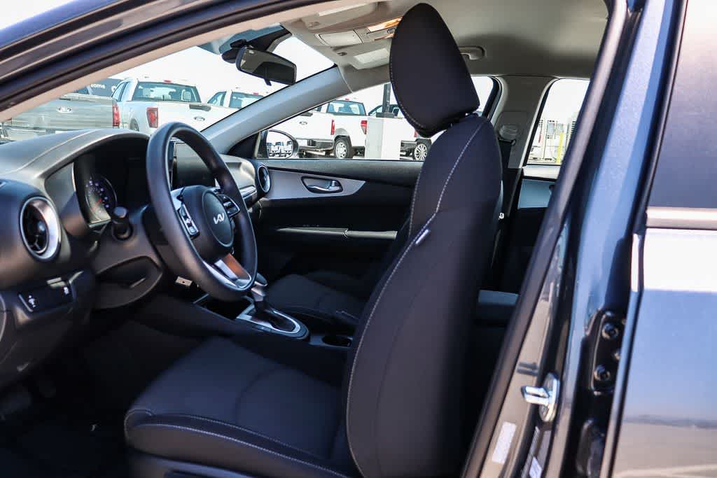 Thumbnail: 2023 Kia Forte - 16