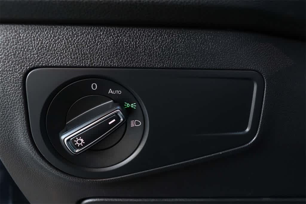 Thumbnail: 2022 Volkswagen Tiguan - 24