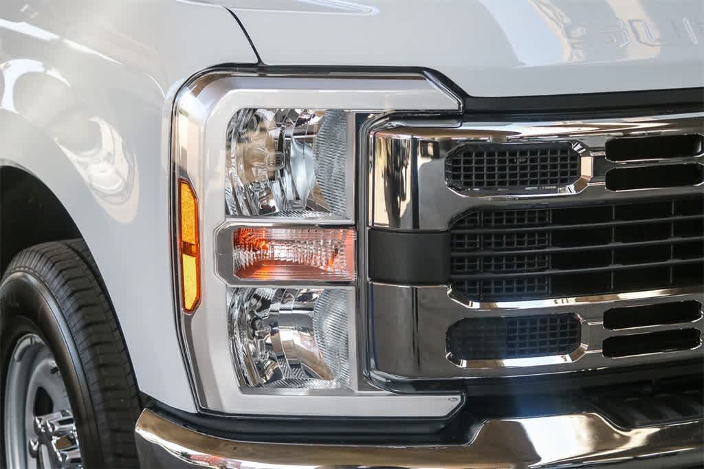 2026 Ford F-350 XL photo 2