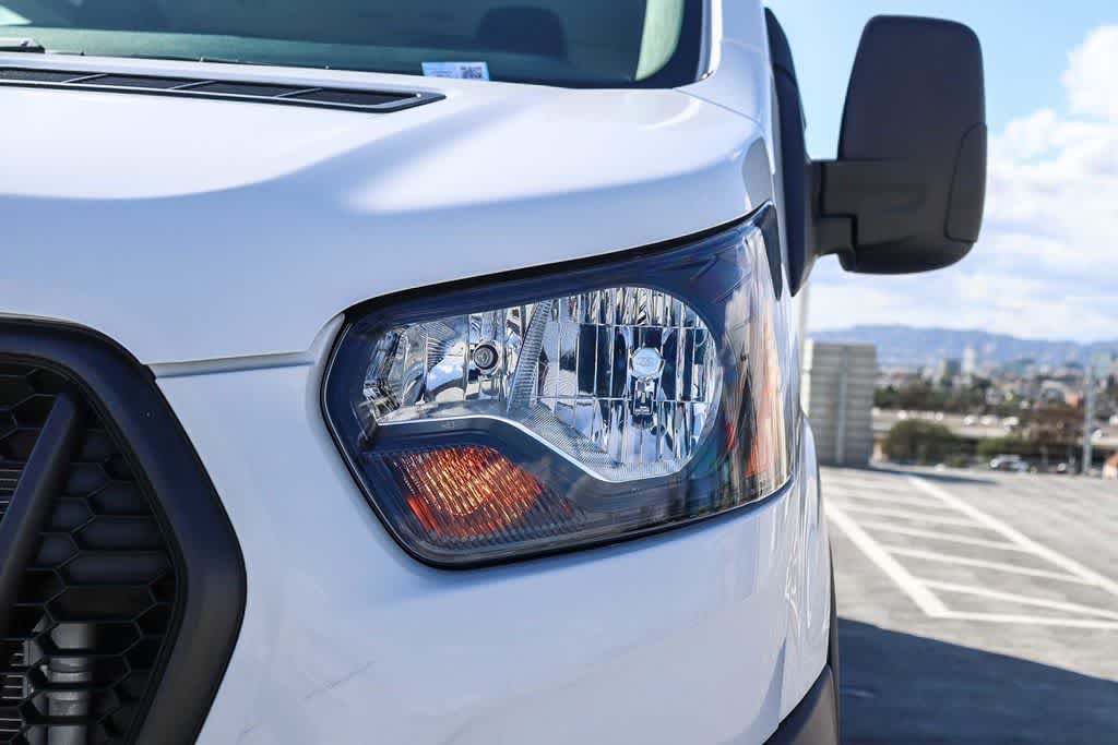 Thumbnail: 2023 Ford Econoline - 9