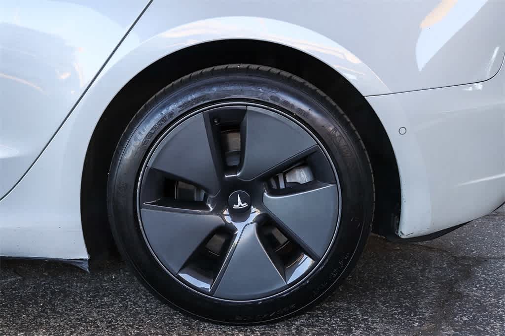 Thumbnail: 2021 Tesla Model 3 - 10