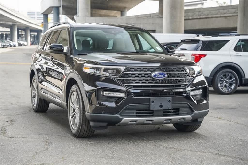 2024 Ford Explorer XLT photo 3