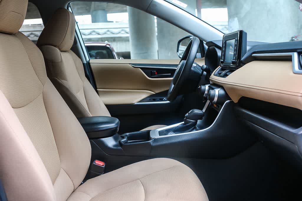 Thumbnail: 2021 Toyota RAV4 - 16