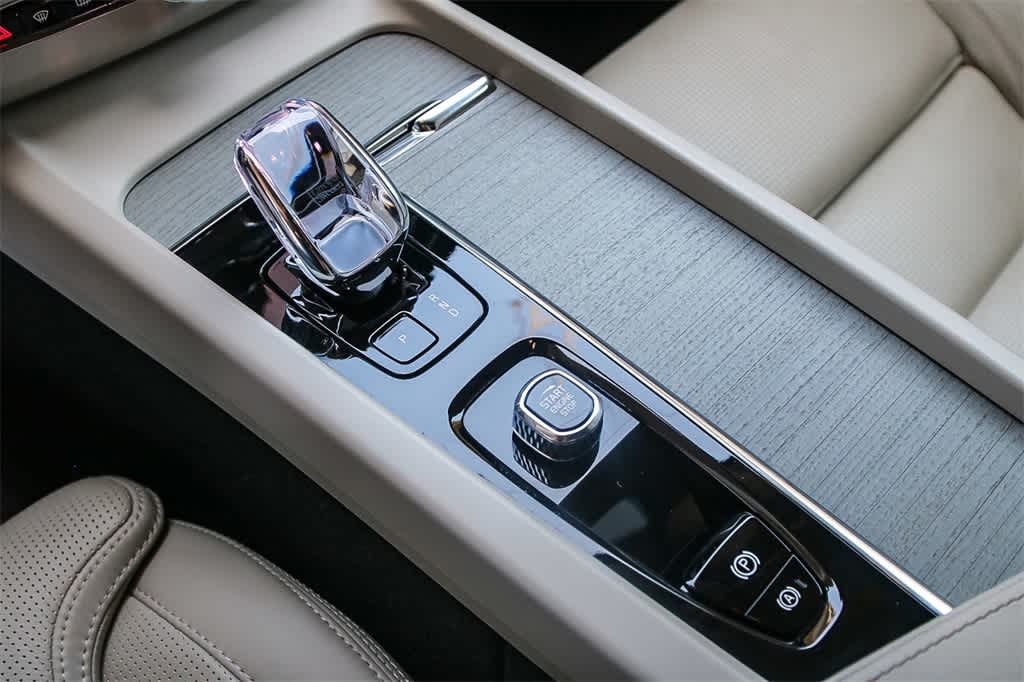 Thumbnail: 2024 Volvo XC60 - 21