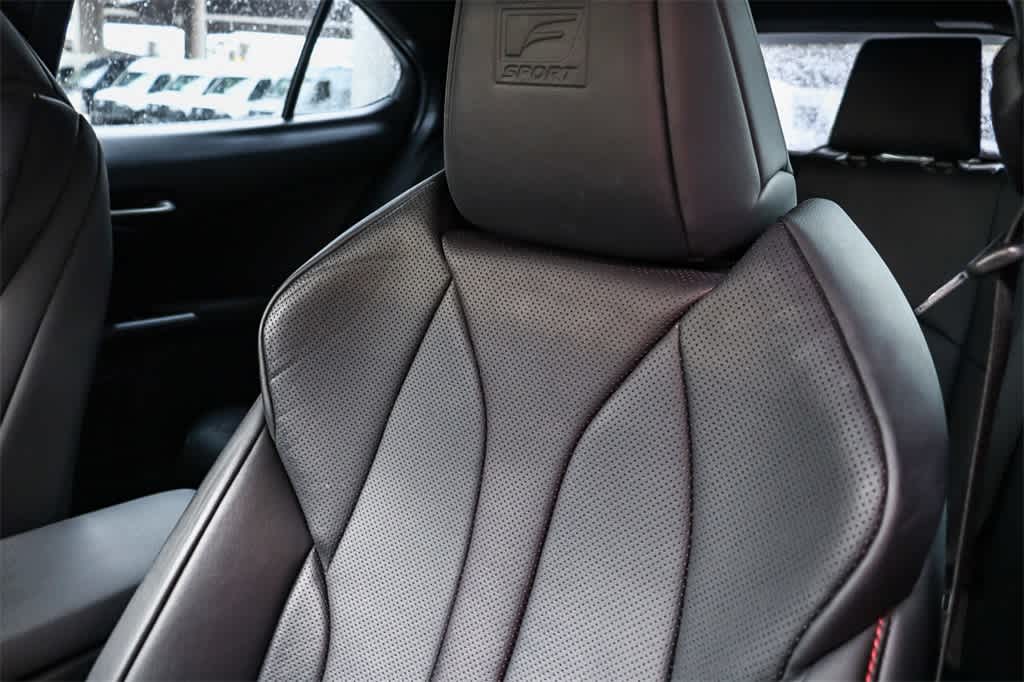 Thumbnail: 2019 Lexus UX - 26