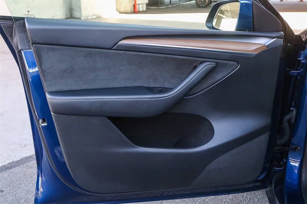 Thumbnail: 2022 Tesla Model Y - 21