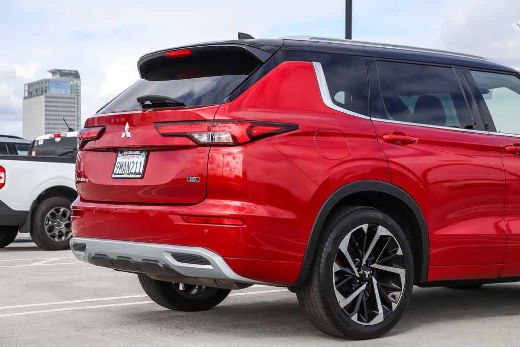 Thumbnail: 2023 Mitsubishi Outlander - 9