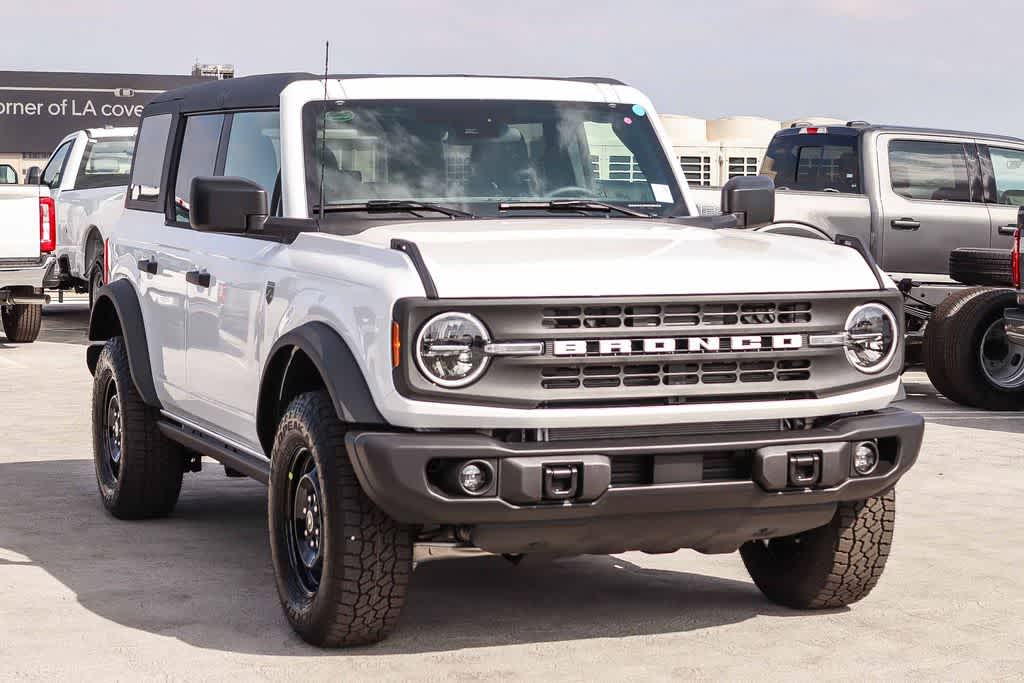 Thumbnail: 2026 Ford Bronco - 3