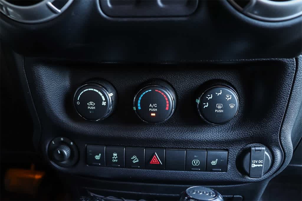 Thumbnail: 2016 Jeep Wrangler - 14