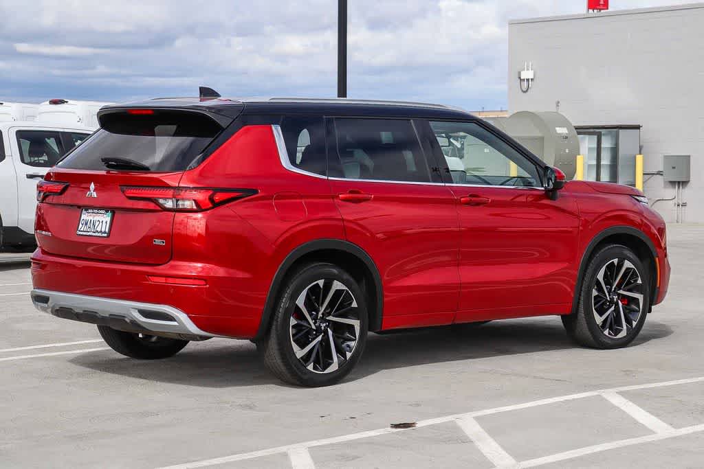 Thumbnail: 2023 Mitsubishi Outlander - 4