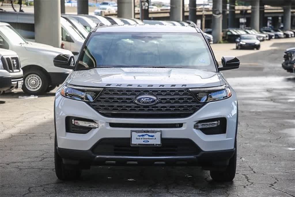 2024 Ford Explorer XLT photo 2