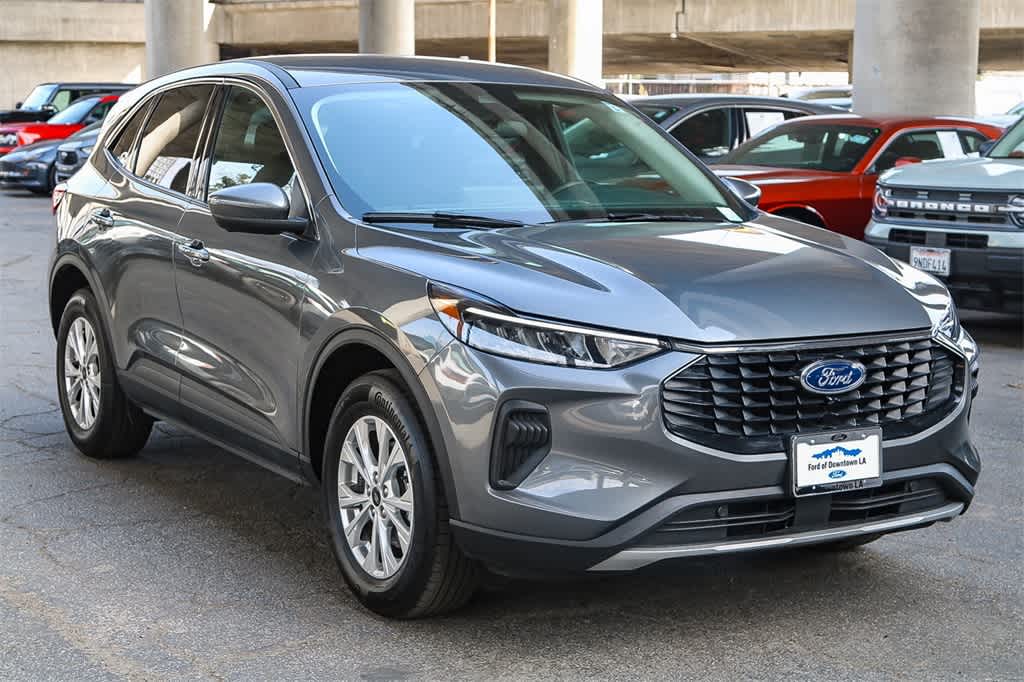 Thumbnail: 2023 Ford Escape - 3