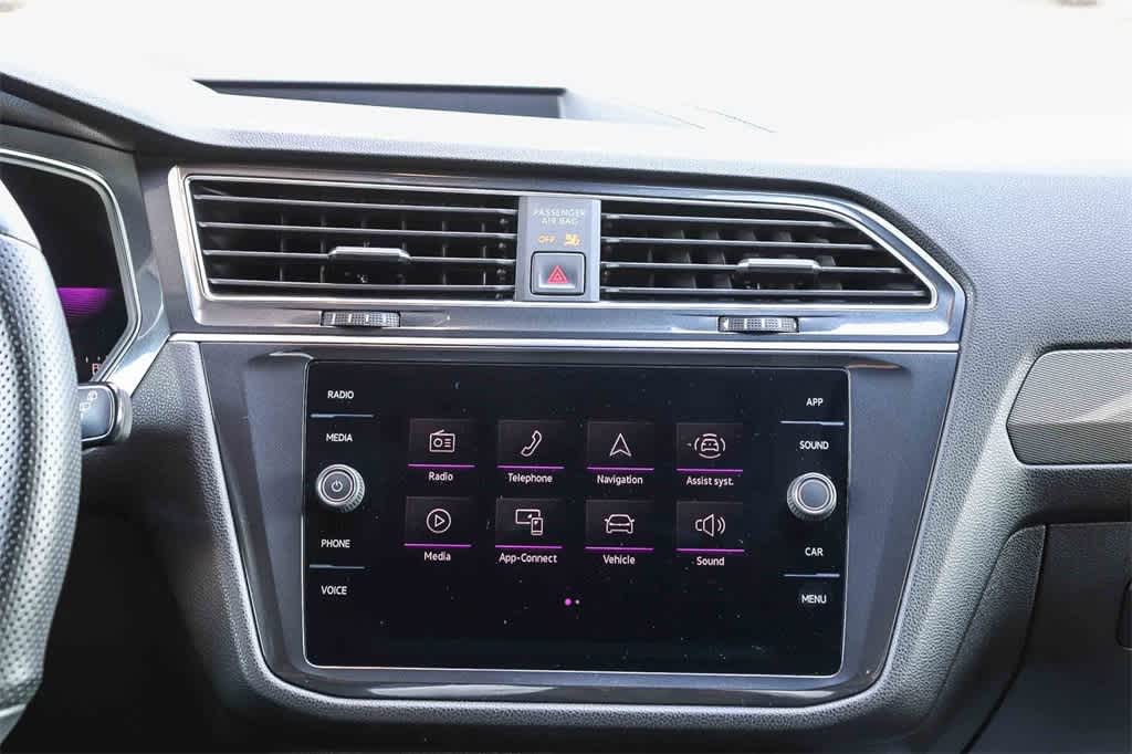 Thumbnail: 2022 Volkswagen Tiguan - 15