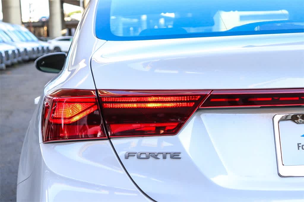 Thumbnail: 2023 Kia Forte - 9