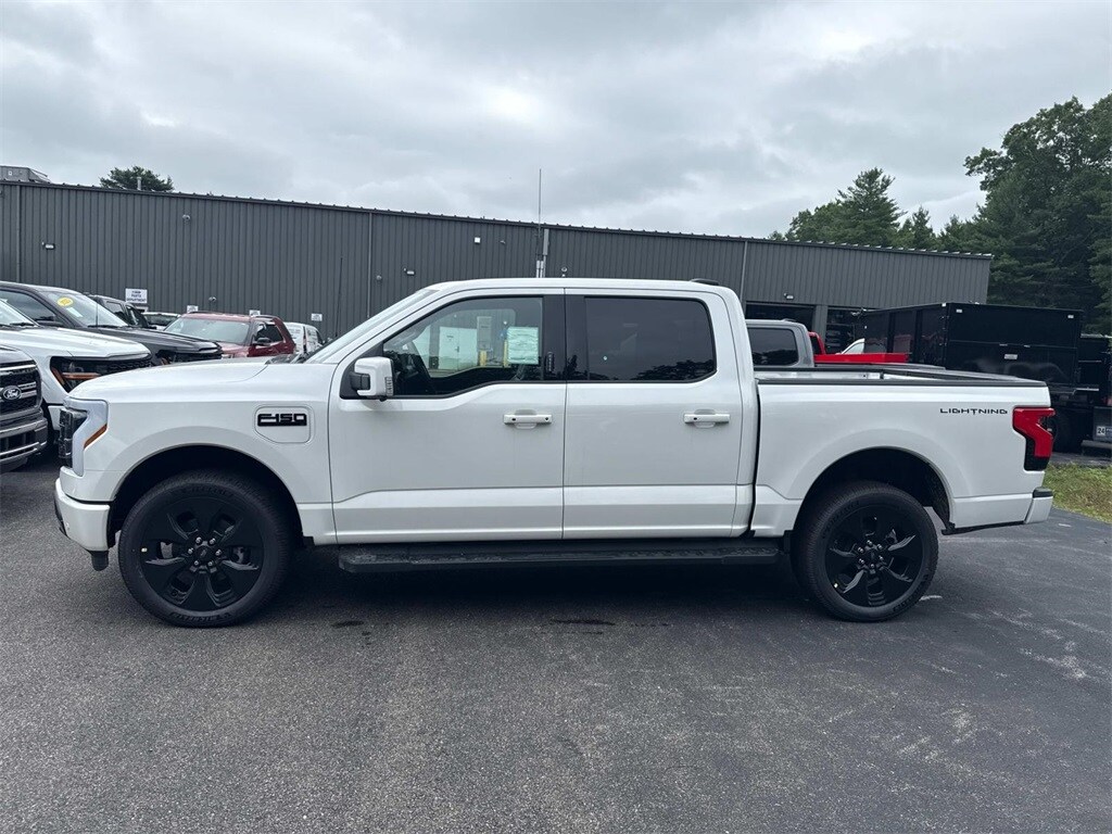2025 Ford F-150 Lightning Platinum photo 2