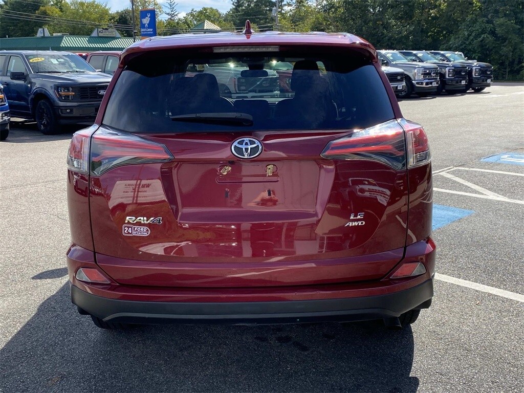 2018 Toyota RAV4 LE photo 4