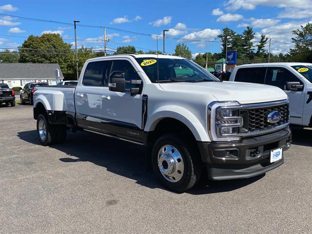 2025 Ford F-450 King Ranch photo 3
