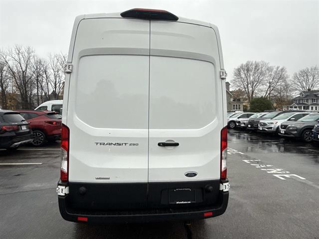 2020 Ford Transit Cargo Van photo 3