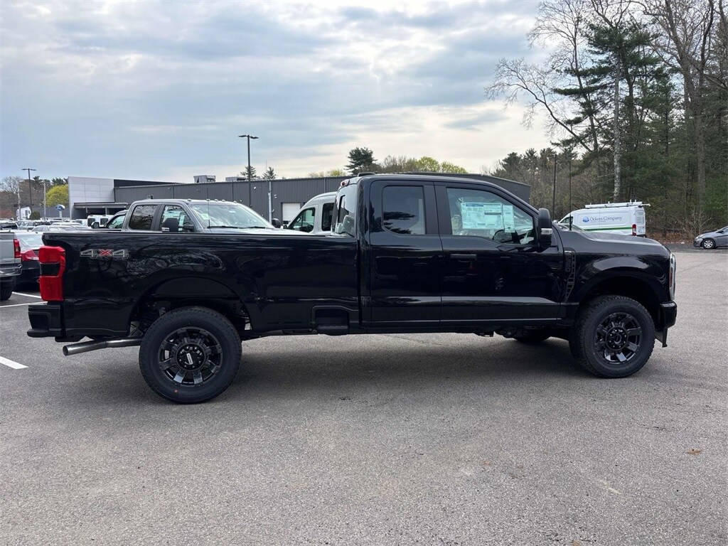 2025 Ford F-350 XL photo 3